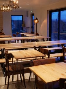 un espace d'accueil chaleureux et convivial pour votre pause déjeuner