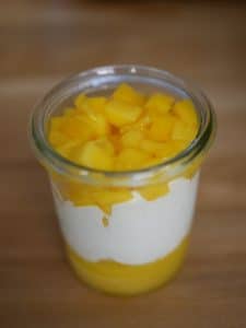 mangues fraiches creme fouettee parfume a la cardamone